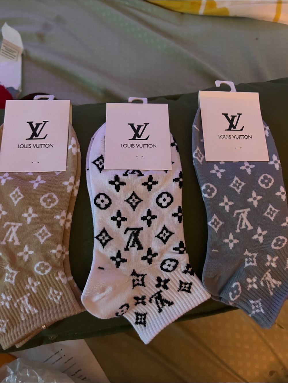 Louis Vuitton Monogram Ankle Socks - White, Tan, Gray - Picture 11 of 11